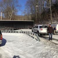 <p>A tractor-trailer blocked a busy intersection when it became stuck and couldn&#x27;t make a turn.</p>
