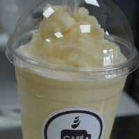 <p>Bubbles teas, with tapioca pearls at the bottom, come in 18 flavors.</p>