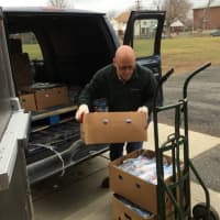 <p>The Center for Food Action of Englewood delivers snack packs to Jackson Avenue Elementary School.</p>