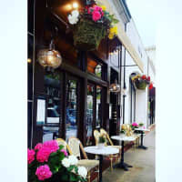 <p>Underhill&#x27;s Crossing in Bronxville is known for its great sidewalk seating -- as well as its DVlicious brunch.</p>
