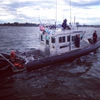 <p>A crew from the Fairfield Police&#x27;s Marine Unit shares pertinent information about the search with the crew from USCG Station New Haven.</p>