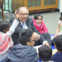<p>Mayor James Cassella reads to children at East Rutherford Library.</p>