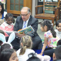 <p>Mayor James Cassella reads to children at East Rutherford Library.</p>