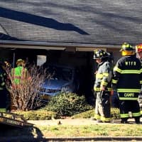 <p>The car went completely into the house.</p>