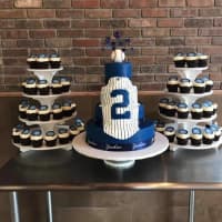 <p>The Homestyle Desserts Bakery cake and cupcakes created for the Yankees.</p>