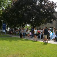<p>Students touring the campus.</p>