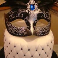 <p>A masquerade-themed cake.</p>