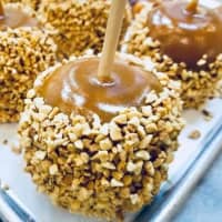 <p>It&#x27;s candy apple season at Kilwin&#x27;s new Cliffside Park location.</p>