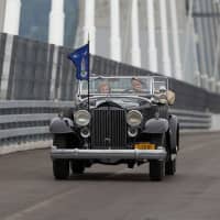 <p>Gov. Cuomo and his mother take the first drive across the second span.</p>