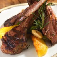 <p>Lamb chops served with roasted potatoes</p>