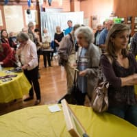<p>Patrons attend previous Leonia Arts&#x27; Meet the Artists.</p>