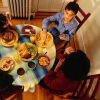 Making Family Dinners Great Again: How Children Benefit From Home Cooking