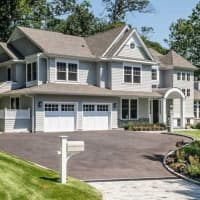 <p>Anthony Scaramucci purchased a $3 million home in Manhasset.</p>