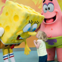 <p>A little one gets up close with SpongeBob at the Mall of America Nickelodeon Universe.</p>