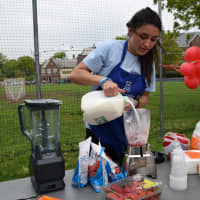 <p>Bronxville High School student athlete Morgan Frayne making strawberry smoothies as part of her Humanities Research project.</p>