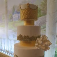 <p>DiMare Pastry Shop of Stamford showcased a beautiful cake.</p>