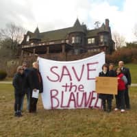 <p>Activists protest the destruction of the Blauvelt Mansion.</p>