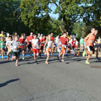 <p>Runners take off for the 28th Annual Jaycees Arboretum Race.</p>