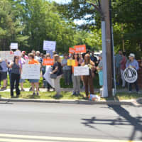 <p>Bergen County gun control advocates rally outside U.S. Rep. Scott Garrett&#x27;s Glen Rock district office.</p>