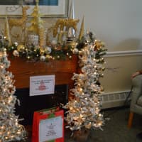 <p>The mantel was decked out for the holidays.</p>