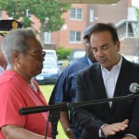 <p>Bettie Cook, president of Bridgeport&#x27;s resident advisory board, speaks with Mayor Joe Ganim about a new police initiative in public housing complexes.</p>