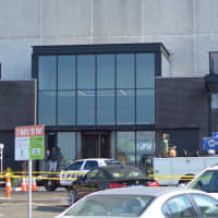 <p>Norwalk police investigate the robbery of the Chase Bank on Washington Street Wednesday.</p>