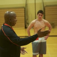 <p>Tigers veteran coach Spencer Mayfield works with his team at Tuesday&#x27;s practice.</p>