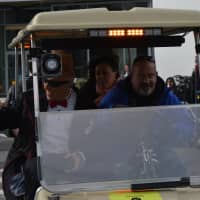 <p>Comedic daredevil Bello Nock waved to fans before heading to the head of the parade route.</p>
