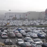 <p>The parking lot was full at the Palisades Center in West Nyack on Black Friday last year.</p>