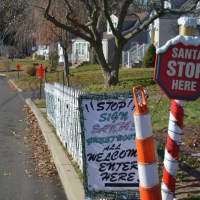 <p>Police have added temporary no parking signs down Roseville Terrace to help ease traffic tie-ups.</p>