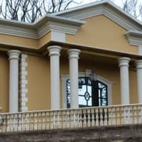 <p>NY Giant Damon “Snacks” Harrison has a new mansion in Bergen County.</p>