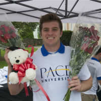 <p>Flowers and teddy bears were available for sale at the graduation ceremony.</p>