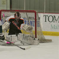 <p>The Bears put a shot on the Pawling net.</p>