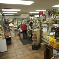 <p>Vinny&#x27;s Deli offers fresh meats, cheeses and more.</p>