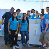 <p>Jason Sears, ED, Green Mountain Energy Sun Club, with Science Barge volunteers in Yonkers.</p>
