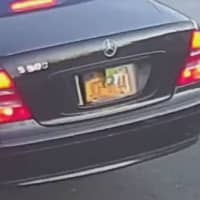 <p>A closer look at the New York license plate.</p>
