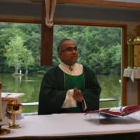<p>Rev. Dr Tomi Thomas celebrates Mass in honor of Council 14360</p>
