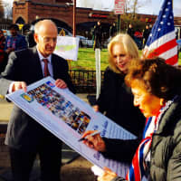 <p>U.S. Rep. Nita Lowey, D-Westchester/Rockland, signed a poster on Wednesday with photos and names of the 150 veterans who participated in the Greenburgh &quot;Living History Initiative.&quot; It was part of a ceremony at a future town Veterans Memorial Park.</p>