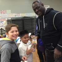 <p>Leonard Marshall meets with children during the week leading up to Super Bowl 50.</p>