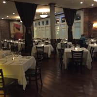<p>Hudson Valley Steakhouse dining room.</p>