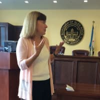 <p>Pam Briggs explains the new senior services section of the Glen Rock website at an informative meeting Tuesday, Oct. 6 at the Municipal Building. </p>