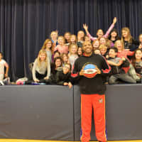 <p>&quot;Big Mike&quot; of the Harlem Wizards poses for a photo with Katonah Elementary School students.</p>