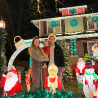 Park Ridge Neighbors Collab On Dazzling 42K Christmas Light Display (PHOTOS)