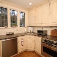 <p>The kitchen was recently remodeled.</p>