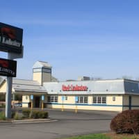 <p>A Red Lobster restaurant will open in September at Tanger Outlets in Deer Park in a building previously occupied by Joe&#x27;s Crab Shack.</p>