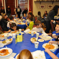 <p>Youngsters chow down for a great cause.</p>