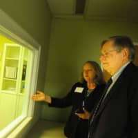<p>Linda Talbert, Abilis’ Chief Program Officer of Therapeutic and Family Advisory Services and Stamford Mayor David Martin in the observation room adjacent to a therapy room at The Therapy Center at Abilis facility on Summer Street in Stamford.</p>