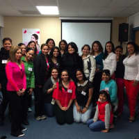 <p>Victoria De Los Rios with a group of students.</p>