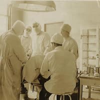 <p>Northern Westchester Hospital surgeons in an operating room in 1929.</p>
