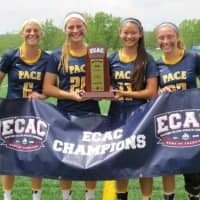 <p>(L to R) Captains Stephanie Chadnick, Casey Gelderman, Emily Ankabrandt and Angela Kelly with the ECAC Championship trophy and banner.</p>